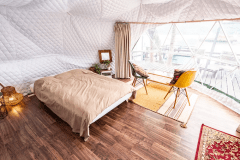 ・【ドームテント・セントルシア】ナチュラルテイストで明るい雰囲気のドーム内