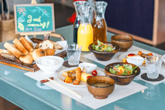 ・【朝食一例】潮風感じるテラスで、優雅な洋朝食をどうぞ（※季節により異なる場合があります）