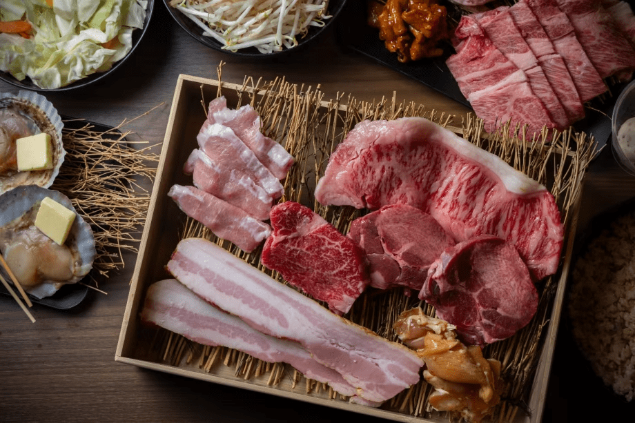 【夕食付】選べるBBQセット♢室内温水プール・サウナ完備♢一棟貸切プライベートヴィラで贅沢バケーション！