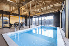 【素泊まり】♢室内温水プール・サウナ完備♢一棟貸切プライベートヴィラで贅沢バケーション！