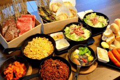 【夕食付】選べるBBQセット♢室内温水プール・サウナ完備♢一棟貸切プライベートヴィラで贅沢バケーション！