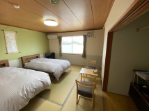 和室8畳
シングルベッド2台完備