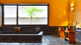 大浴場（男湯・女湯）と貸切風呂がございます