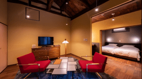 【別館井筒楼 八番】モダンな家具を設えたリビング