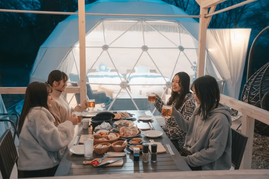 【学割】卒業旅行にグランピングを！思い出を写真に「チェキサービス」の豪華BBQプラン 99glamオリジナルツアー＋２食付き【期間限定・数量限定】