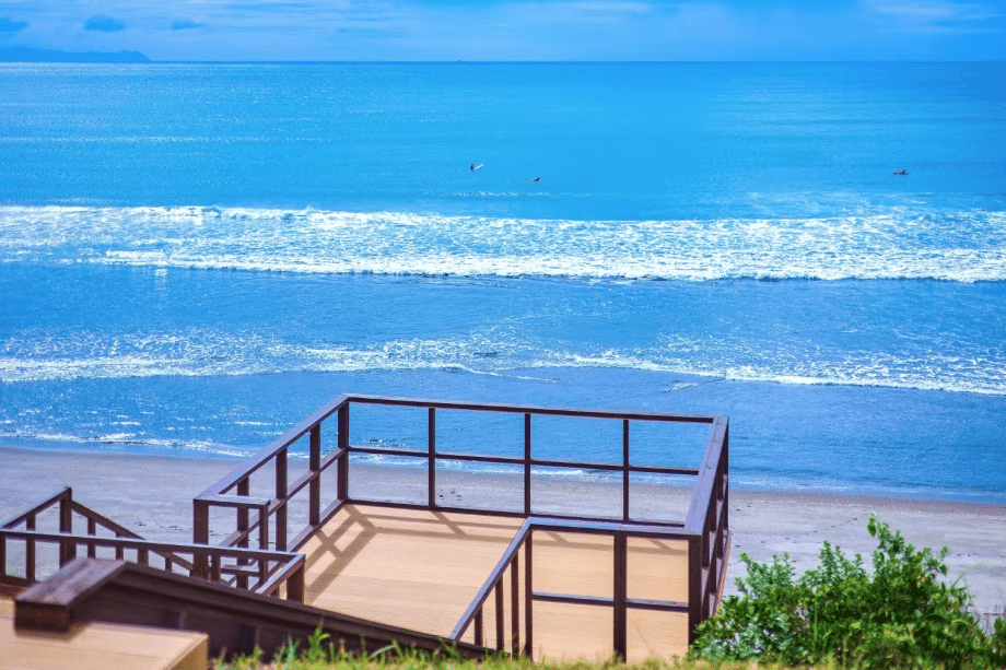 【夏旅応援タイムセール】おひとり2,000円OFF！ー波音に癒される絶景リゾートグランピング〈1泊2食〉