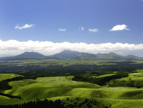 【眺望】どこまでも続く草原と阿蘇五岳の雄大な眺めを一人占め