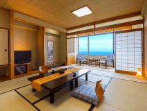 【海側ワイドルーム】 お友達とのグループ旅行にもぴったり♪広々12畳のお部屋。