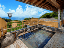 頭上には青い空♪遠くに広がる太平洋！海風を肌に感じながらの温泉はサイコー！！