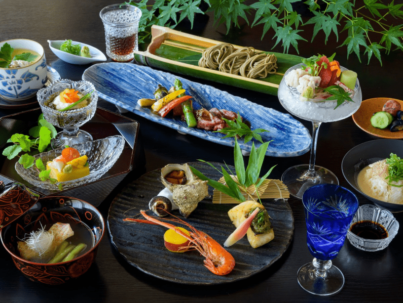 【初夏のスタンダード】せせらぎと蛍きらめく三朝の夜～鳥取和牛・鮑を味わう旬彩会席＜わらびもち特典付＞