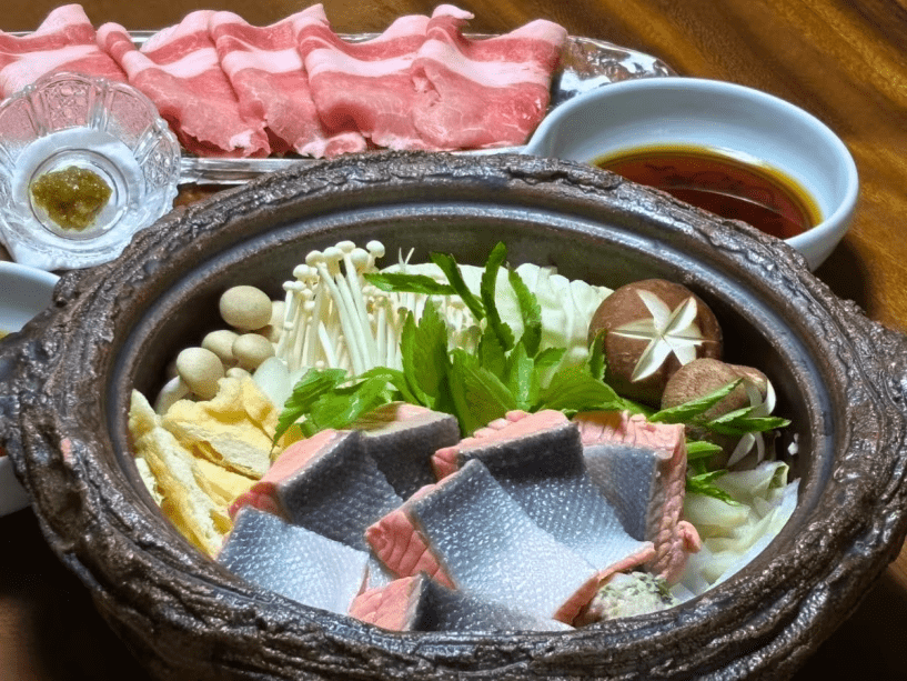 山陰の恵みを贅沢に。大山豚・大山どり・琴浦サーモンの寄せ鍋。