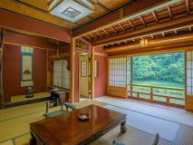 当館最上階、眺望が自慢の温泉内風呂付準特別室【梅の間】