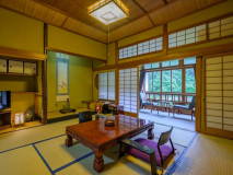 日本建築の粋を感じる寛ぎの客室【桜の間】