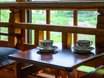 お部屋で淹れたコーヒーと三徳川の景色をのんびりと愉しむ、特別室【梧桐の間】