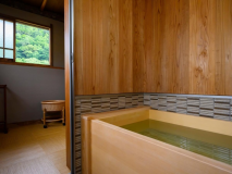 源泉を引いたお風呂が自慢の特別室【梧桐の間】