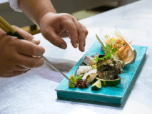 若き料理長の感性が光るお料理をゆっくりとご堪能ください。