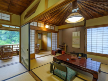 お2人でご利用頂くには十分な空間。のんびりと旅のお疲れを癒しお寛ぎくださいませ【南天の間】