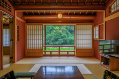 四季折々の自然を愉しむ眺望抜群の最上階のお部屋【梅の間】