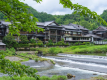 当館の目の前には三徳川が流れ、館内の至るところから美しいせせらぎをご覧いただけます。