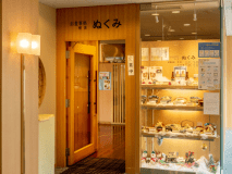 【レストランぬくみ】レストランのディスプレイ。食欲をそそるメニューが並びます。