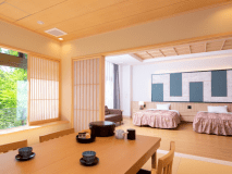 天然温泉内風呂付き和洋室：広々和室8～10畳と寝室（こもれび）