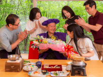 長寿祝いのサプライズ(^_^)
ちゃんちゃんこ・記念写真・祝い酒など