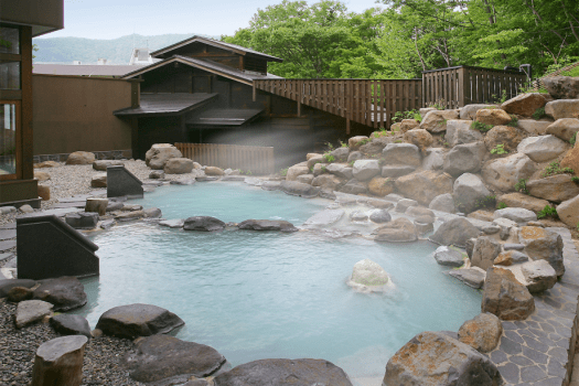 硫黄泉100%自慢の乳白色、掛け流し天然温泉