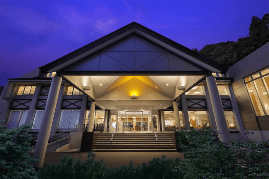 蔵王国際ホテル 玄関前