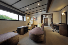 ジュニアスイート一例／自慢の温泉「八右衛門の湯」に一番近いお部屋です。