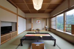 特別室一例／特別室は2面を窓に囲まれとても開放的。特別な記念日にちょっぴり贅沢はいかがでしょうか。