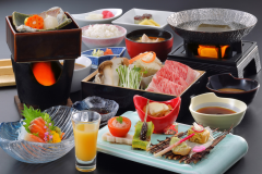 自然豊かな山形の環境の中でのびのび・すくすくと育った山形牛。旨味と甘みが楽しめるしゃぶしゃぶでお楽しみください。