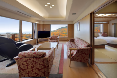 特別室一例／特別室は2面を窓に囲まれとても開放的。特別な記念日にちょっぴり贅沢はいかがでしょうか。