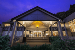 蔵王国際ホテル 玄関前