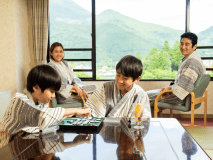 ボードゲームなども貸出しております。家族みんなで笑いの絶えないひとときを。