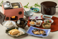 ・【スタンダード朝食】老舗豆腐店「平野」から毎日届く豆腐を使った名物の湯豆腐。京都の味を朝からどうぞ