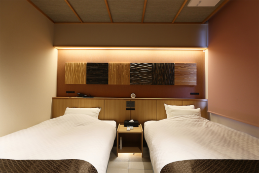 Bain semi-ouvert + sauna + bain froid + salon + chambre "Tenyumi"