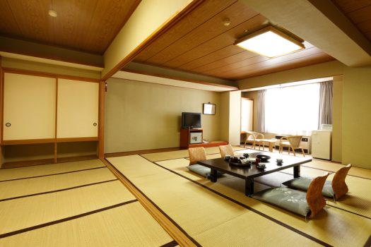 Chambre de style japonais 10 tatamis (B/T) ou 12 tatamis (B/T) Chambre de style japonais 10 tatamis (B/T) ou 12 tatamis (B/T)