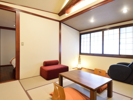 本館【赤倉】洋室6畳ツイン＋和室8畳　マッサージチェア／トイレ