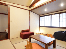 本館【赤倉】洋室6畳ツイン＋和室8畳　マッサージチェア／トイレ