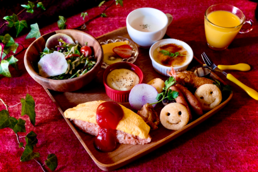 キッズプレート【オムライス・グラタン・サラダ・ウインナー・スマイルポテト・ハンバーグ・エビフライ・唐揚げ・スープ・ブリュレ・季節のフルーツ】