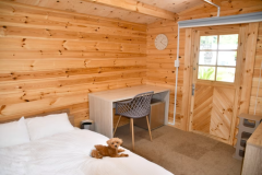 わんちゃんとお部屋内でゆっくりお過ごしいただけます♪
※小型犬、中型犬2匹までです。2匹以上の場合、施設までご相談ください。
※「混合ワクチン接種証明書」「狂犬病接種証明書」を必ずお持ちください。