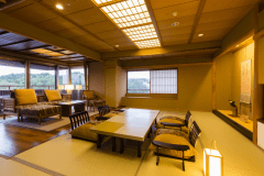 ■天祥の館　ロイヤルスイート、和室＋リビングルーム