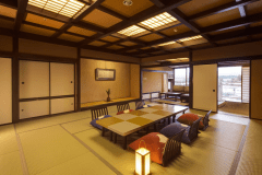 ■天祥の館　標準客室（和室12.5畳＋次の間4.5畳）、バス・トイレ付