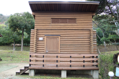 ①外観（正面）