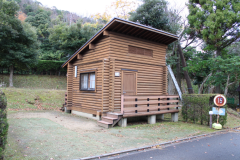 ②外観（斜めから、庭、駐車場みえるように）