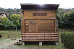 ①外観（正面）