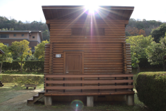 ①外観（正面）