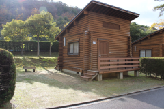 ②外観（斜めから、庭、駐車場みえるように）