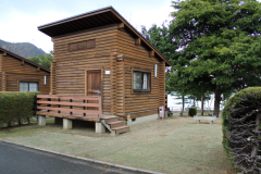 ②外観（斜めから、庭、駐車場みえるように）