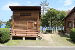 ①外観（正面）